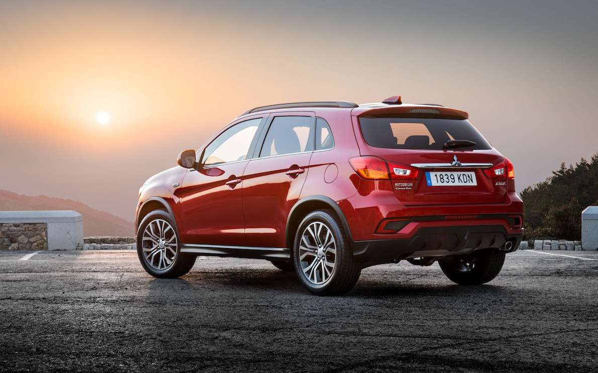 Comparison Mitsubishi ASX XLS 2018 vs